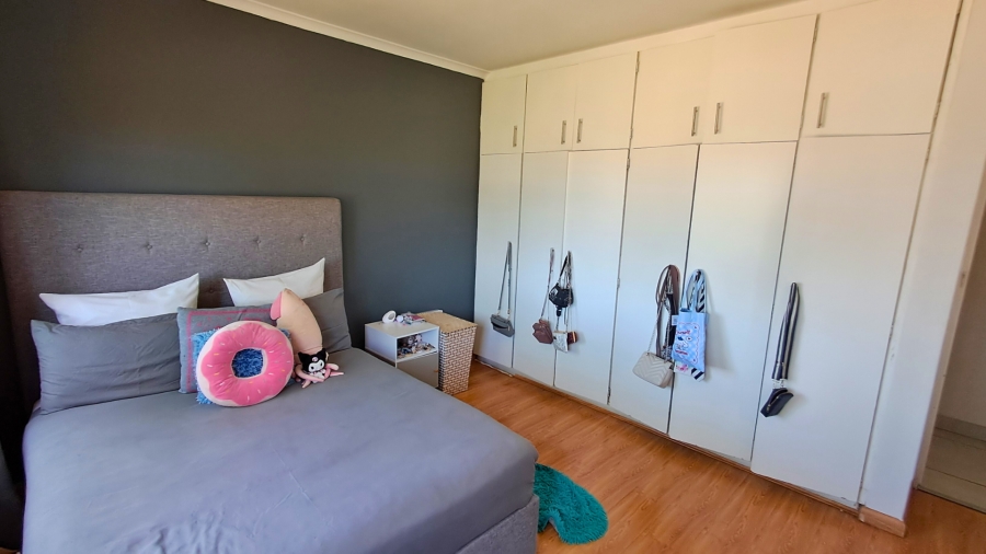 5 Bedroom Property for Sale in Bergsig Western Cape